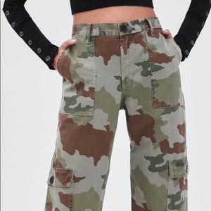 Zara chic camouflage cargo pants with belt